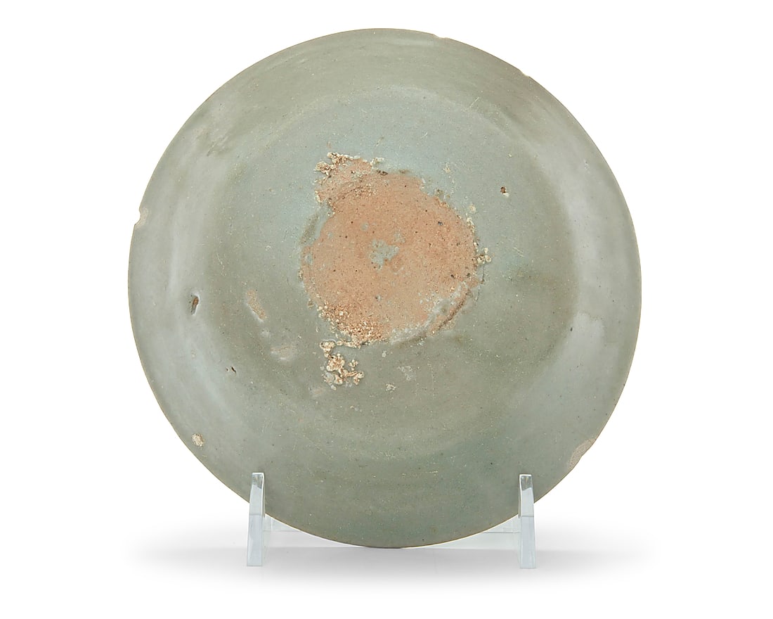 A Korean celadon ceramic dish - 4