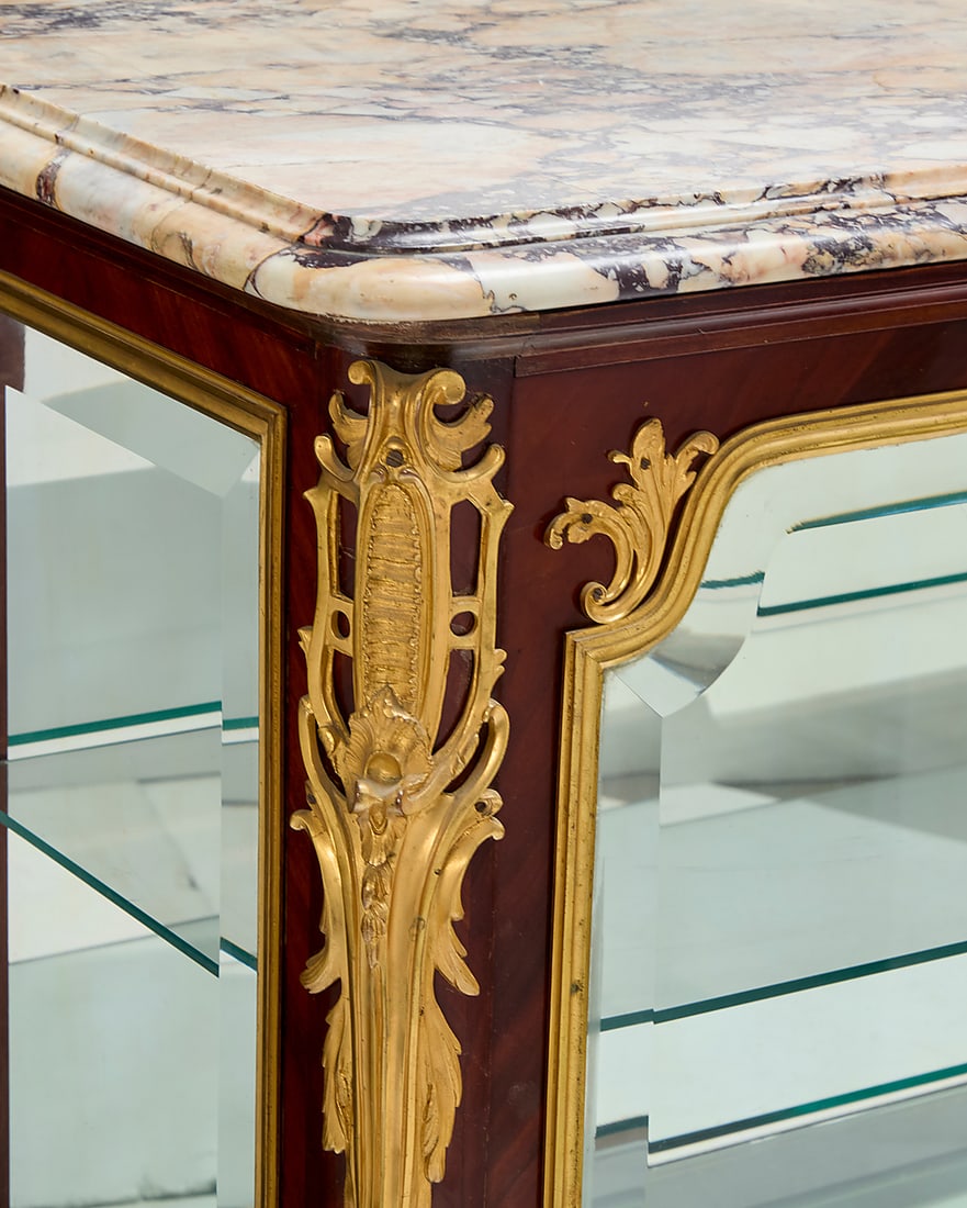 A Louis XV style gilt bronze mounted parquetry rosewood vitrine - 4