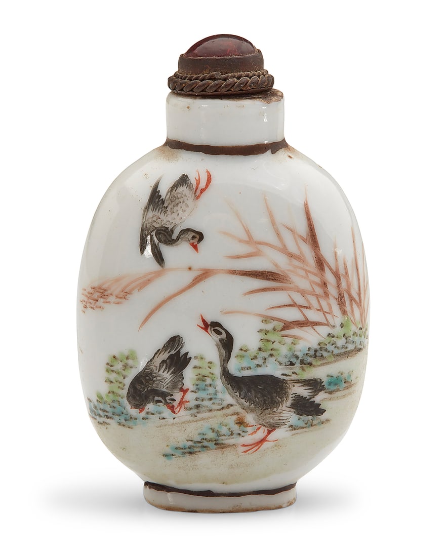 A Chinese enameled porcelain snuff bottle (1 of 5)