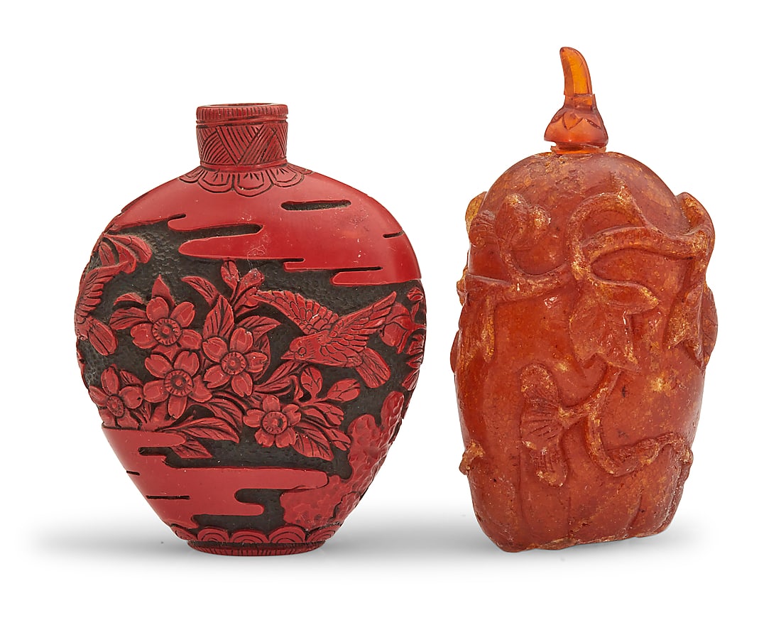A Chinese amber snuff bottle and a Japanese lacquer snuff bottle (1 of 5)