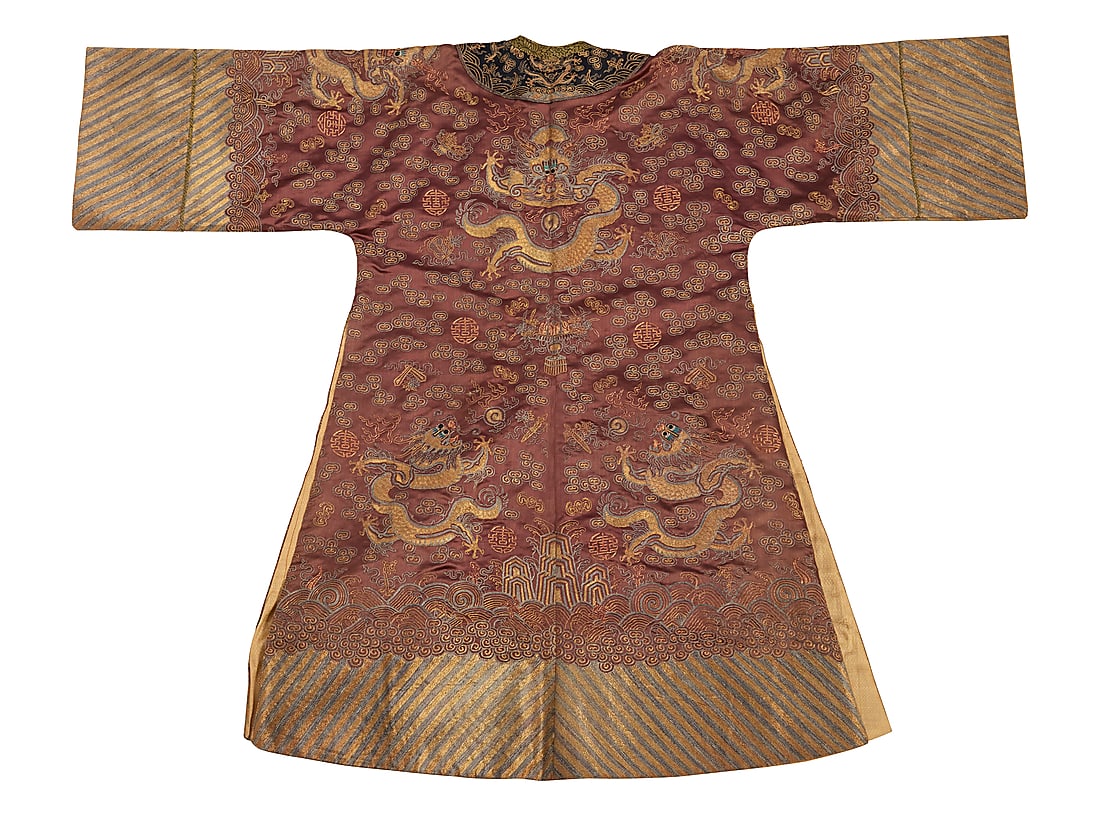 A Chinese embroidered silk Dragon robe - 2