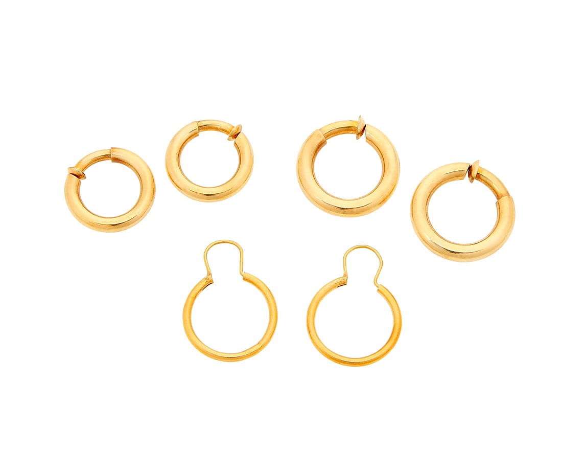 Three Pairs of 18K Gold Earrings: Three Pairs of 18K Gold Earrings Featuring a high polish and satin finishes 6 pieces Measures: 7/8 - 1 in. 20.9 grams gross