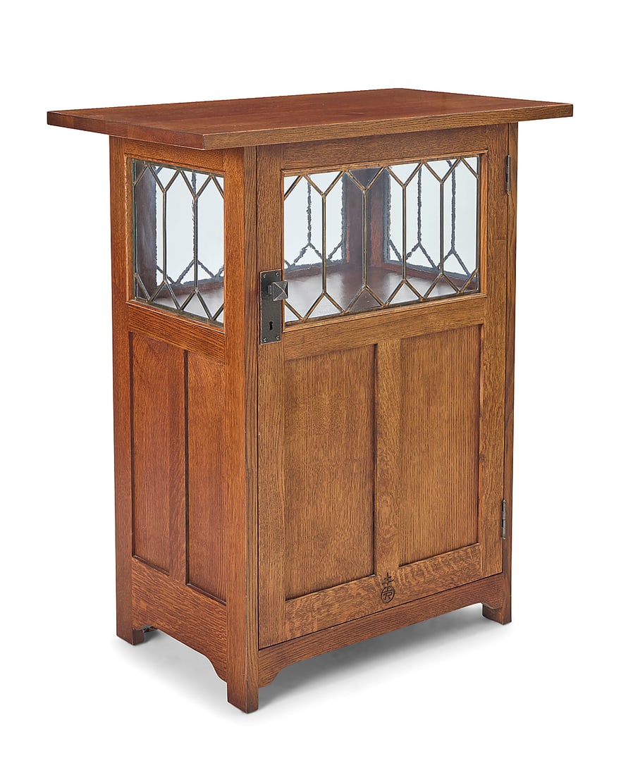 A Stickley reissued Roycroft chafing dish stand, no. 89-551: A Stickley reissued Roycroft chafing dish stand, no. 89-551 2006 Impressed with Roycroft orb at front; with Stickley piecrust burn mark and applied metal Mission Reissue label to interior; stamped