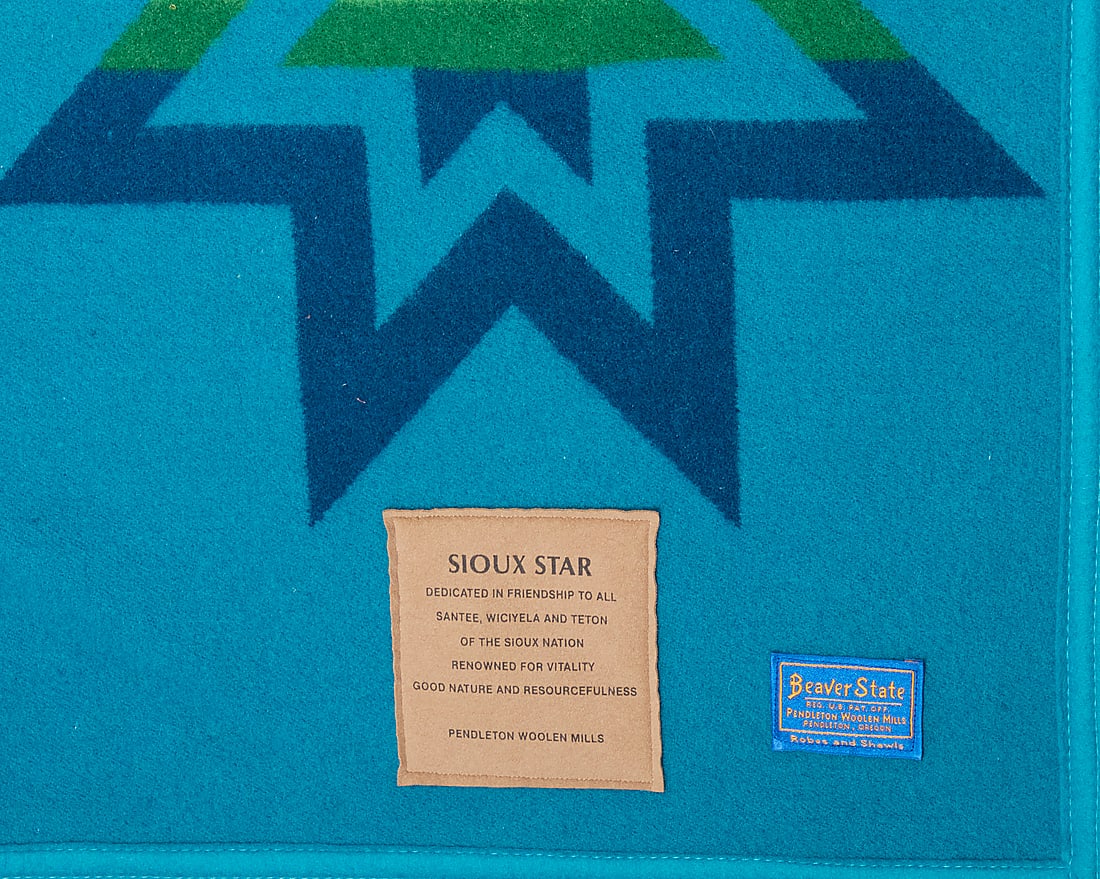 Three Pendelton wool blankets - 11
