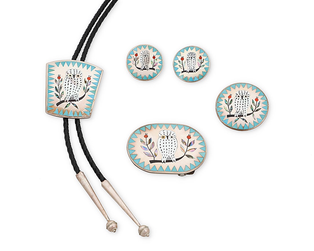 A set of Dennis & Nancy Edaakie Zuni multistone inlay Snowy Owl jewelry: A set of Dennis & Nancy Edaakie Zuni multistone inlay Snowy Owl jewelry Dennis and Nancy Edaakie (1931-2008 and b. 20th century, Zuni Pueblo) Late 20th century Each stamped: Dennis and Nancy Edaakie F