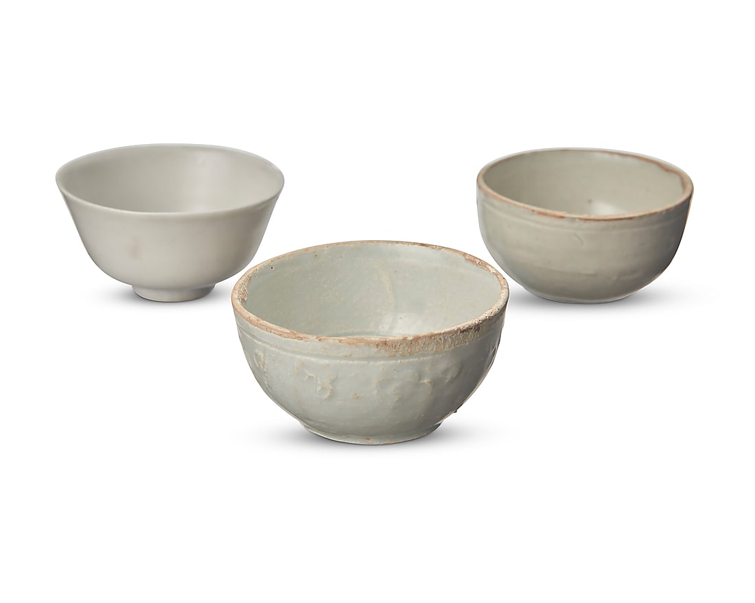 Three Chinese white ceramic bowls Song/Yuan Dynasty (960-1368) or later Footed bowl bearing a blue (1 of 4)