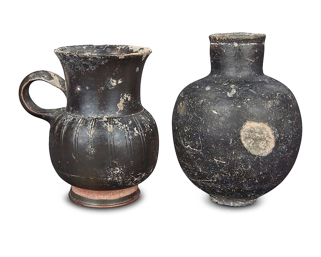 Two Apulian/Gnathian blackware vessels (1 of 4)