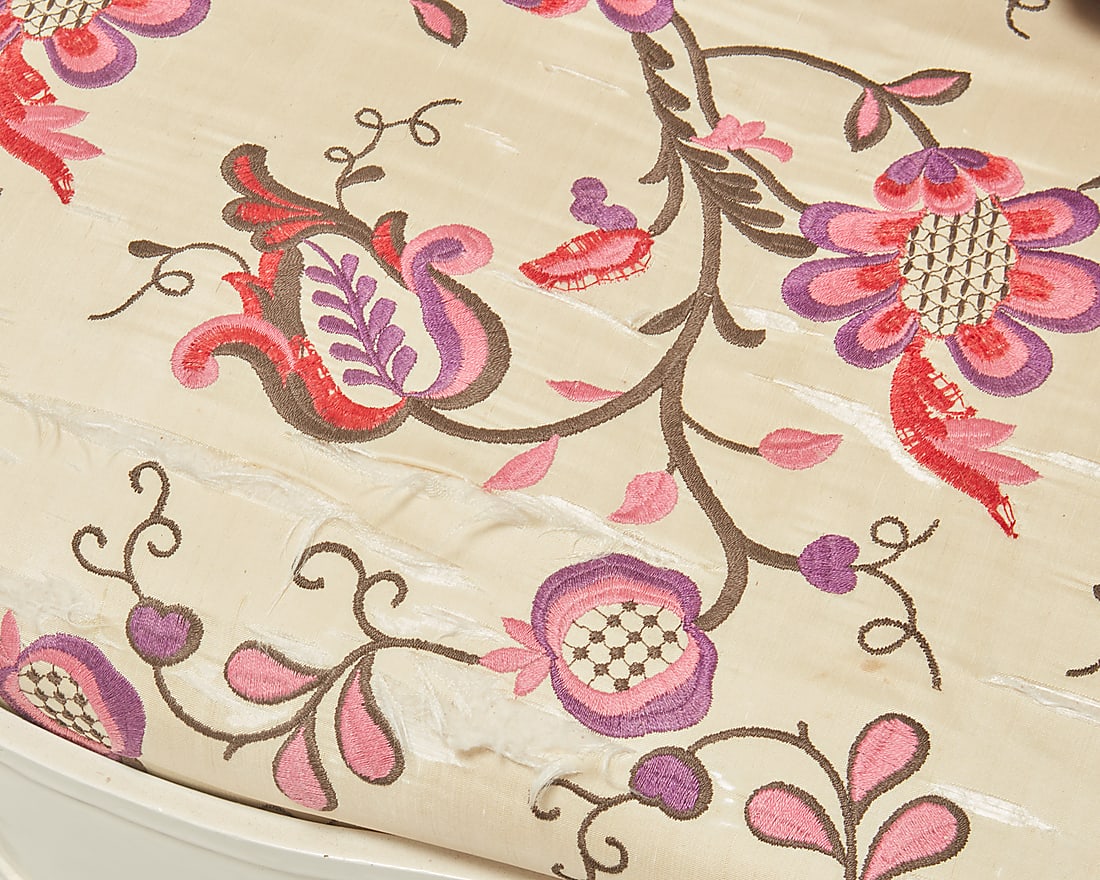 A Dutch Rococo style white painted settee - 7
