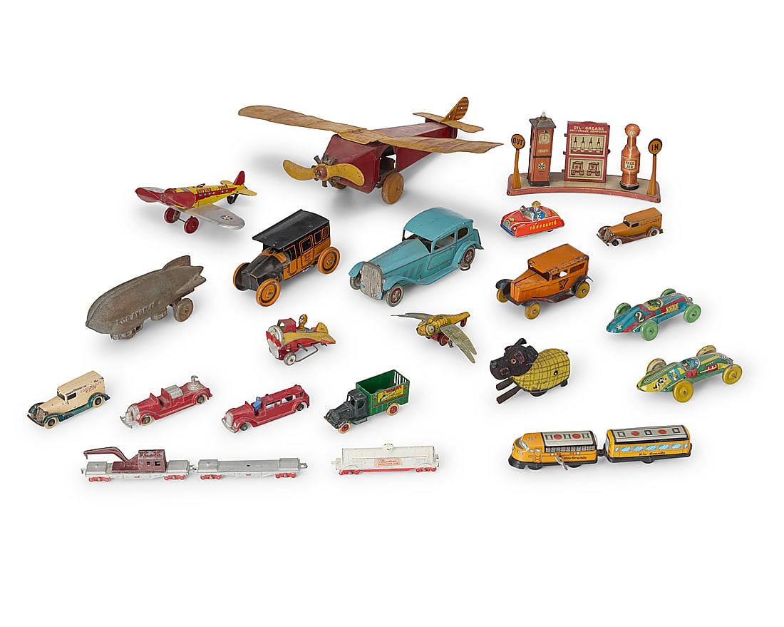 A group of American enameled tin toys (1 of 1)
