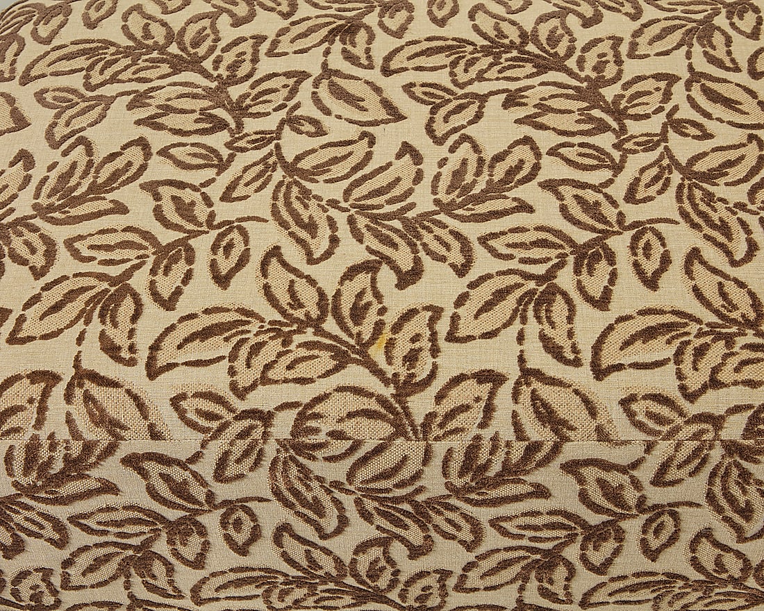 A Contemporary upholstered bench - 3