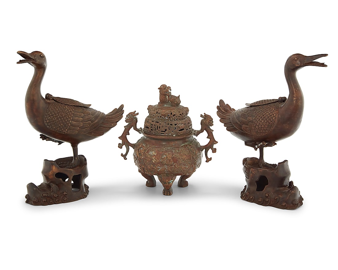 Five Chinese bronze table items - 4