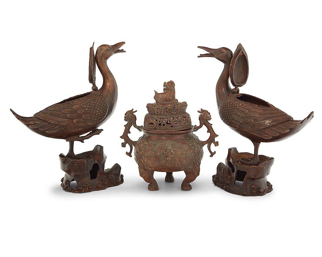 Five Chinese bronze table items - 5