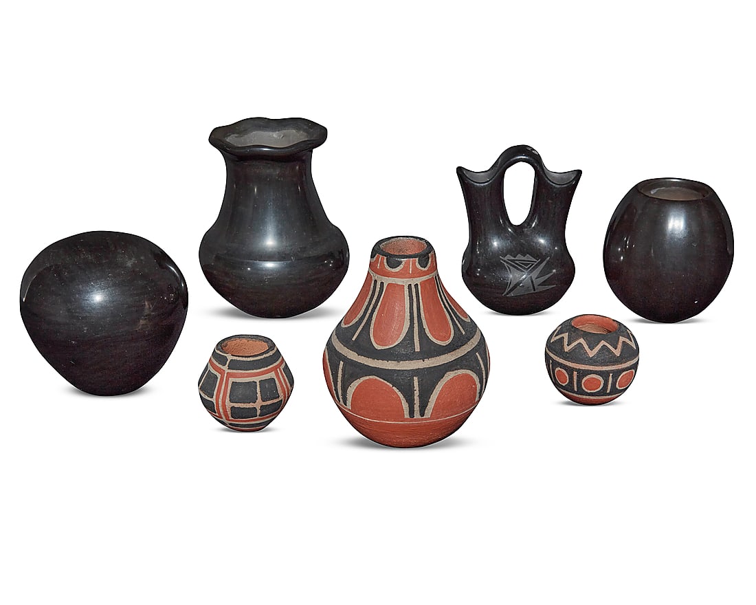 Seven diminutive Pueblo pottery jars (1 of 8)