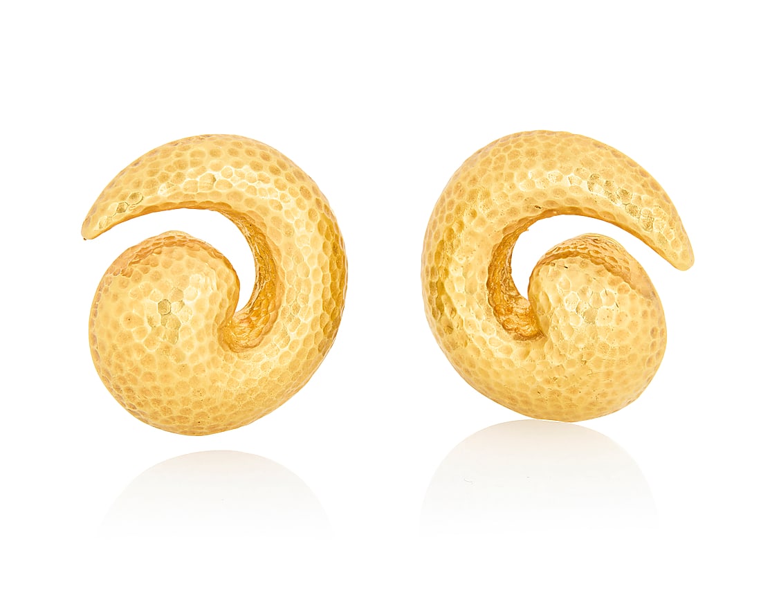 A Pair of 18K Gold Earrings Of a hammered swirled design 2 pieces Measures: 1 x 1 in. 20.0 grams: A Pair of 18K Gold Earrings Of a hammered swirled design 2 pieces Measures: 1 x 1 in. 20.0 grams gross