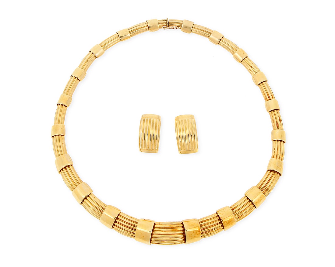 An 18K Gold Necklace and Earring Set Of a fancy articulated link design necklace, with two extra (1 of 3)