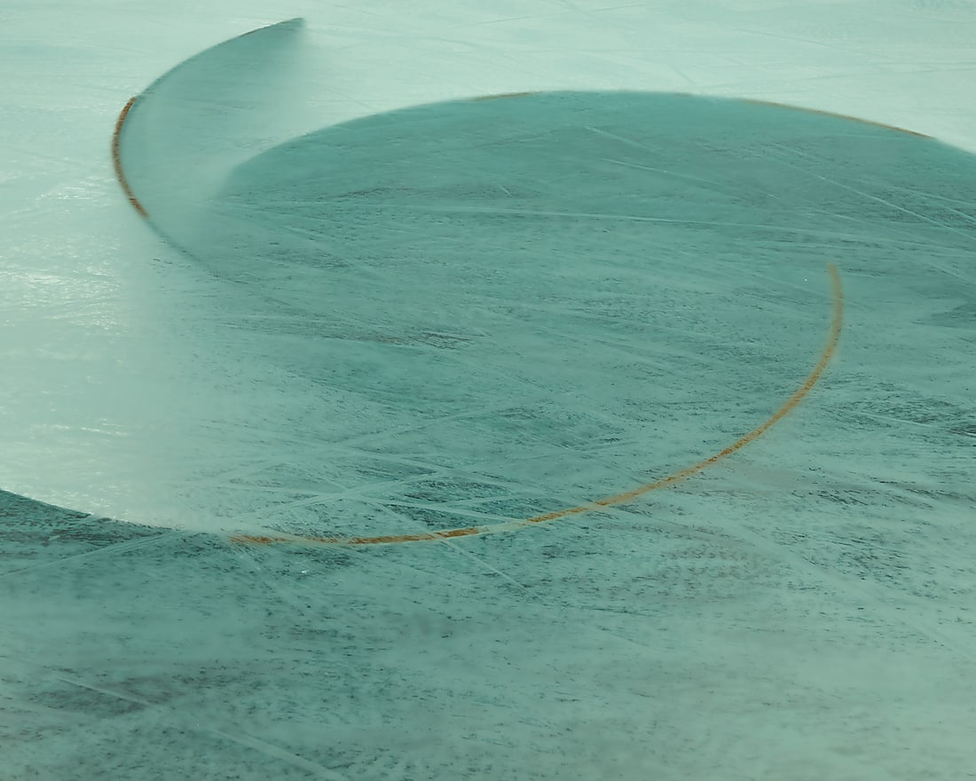 A Contemporary sculptural dining table - 2