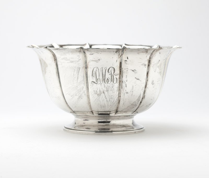An American sterling silver fruit bowl: 20th century, retailed by Peter Guille, marked ''Peter Guille Ltd. / New York'', ''Sterling'' and ''954'', the tapering, lobed circular body with scalloped rim, on a domed, spreading circular foot, mo