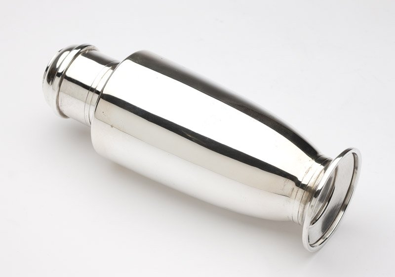 A Mappin & Webb sterling silver shaker: 1934, Sheffield, with maker's mark, further marked ''Mappin & Webb Ltd / Sheffield & London'', 9.375'' H x 3.25'' Dia., 15.2 oz troy approximately, est: $400/600