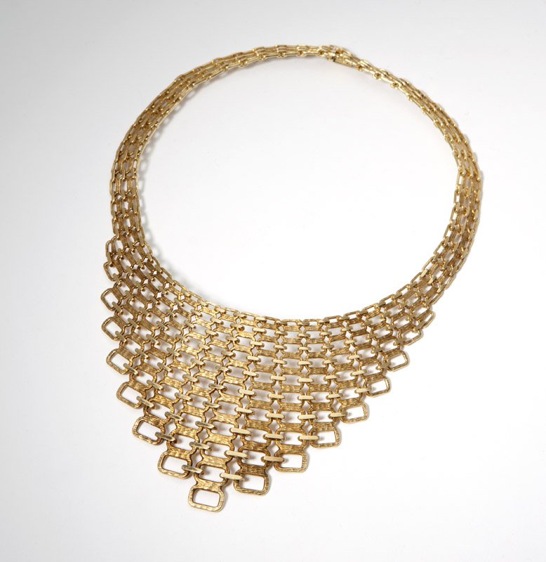A Gubelin gold link sectional bib necklace: Stamped for Gubelin, in 18K gold, 101.4 gms, est: $2500/3500