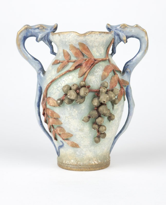 An Amphora dragon handle pottery vase