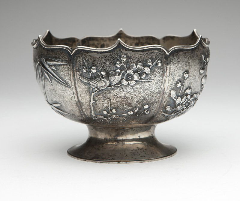 A Japanese silver bowl (1 of 6)