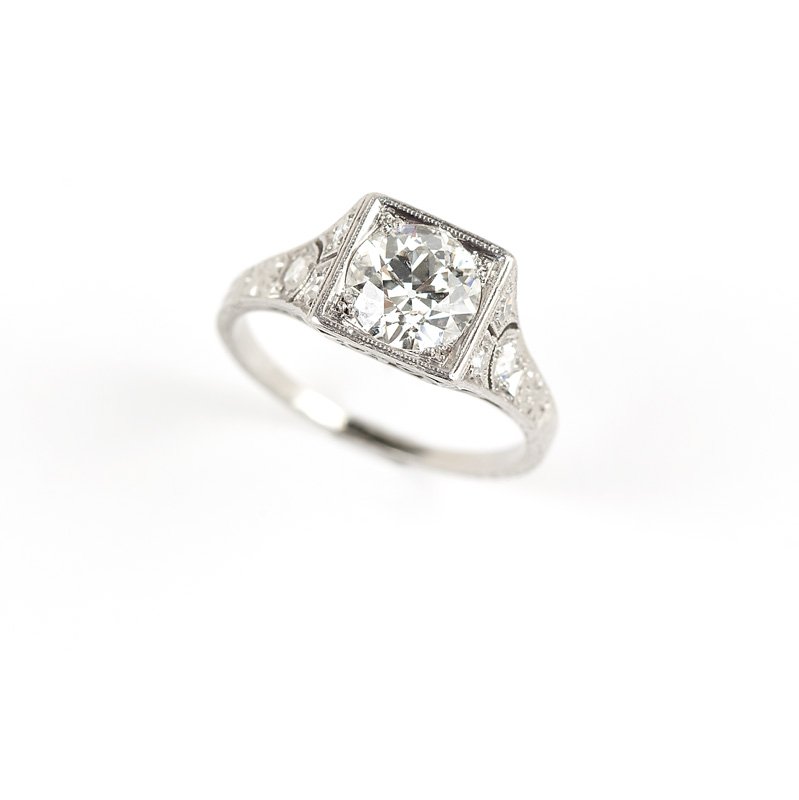 An Edwardian diamond and platinum ring (1 of 1)