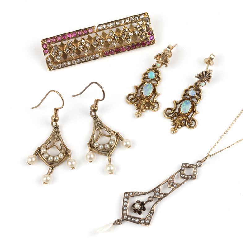 A group of jewelry items (1 of 1)