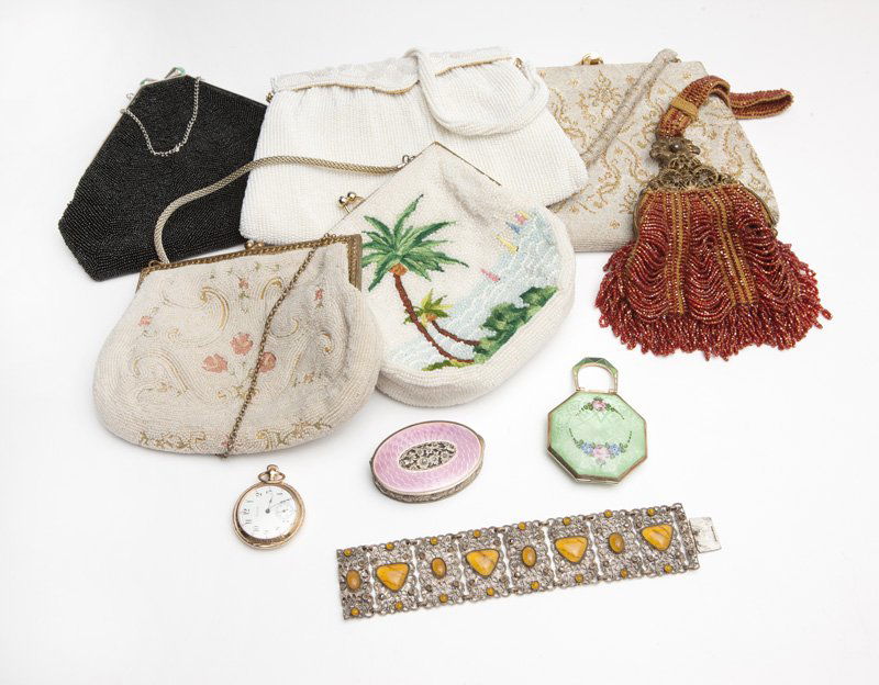 A ten-piece lot of ladies accessories (1 of 1)