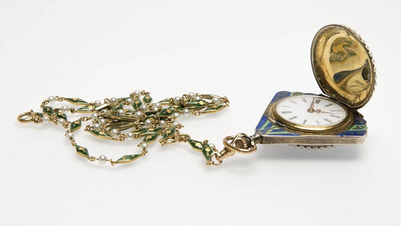 A silver vermeil fan-shaped pendant watch (1 of 3)