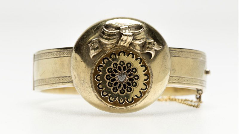 A Victorian gold and enamel bangle (1 of 2)