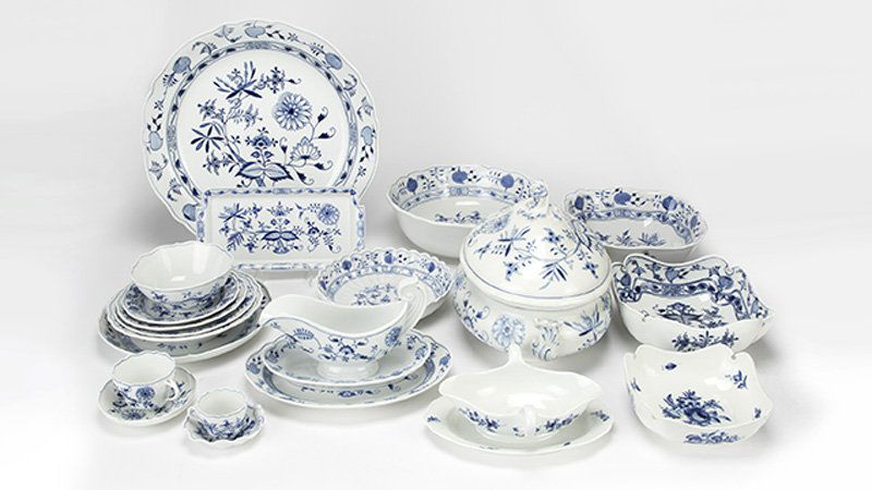 An assembled Meissen ''Blue Onion'' dinner service (1 of 2)