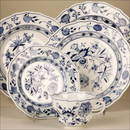 1125: A MEISSEN 'BLUE ONION' PART DINNER SERVICE