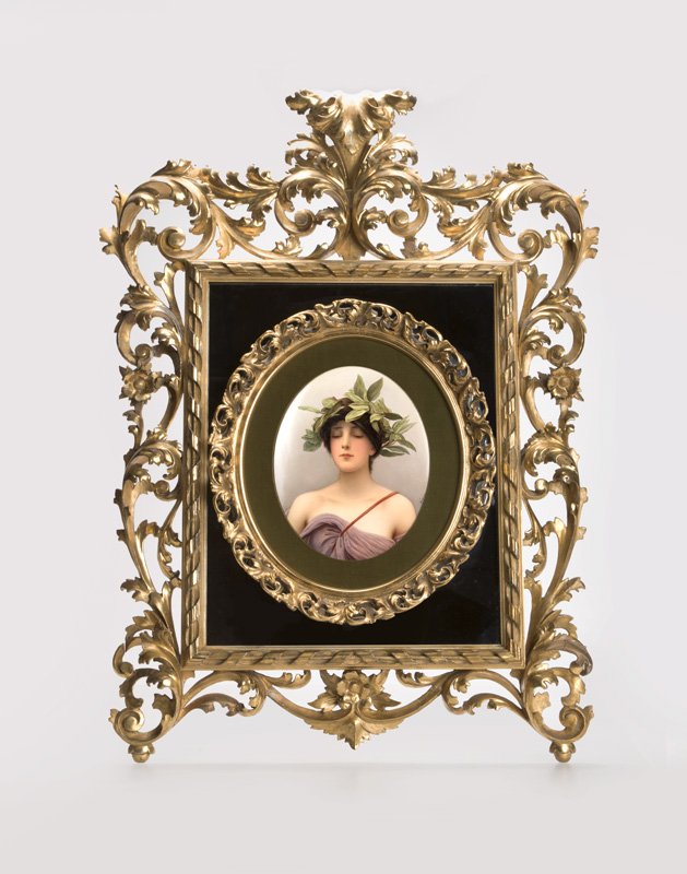 A German porcelain portrait plaque, Daphne (1 of 5)