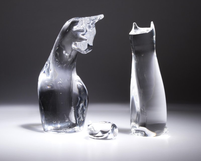 A group of three Daum and Steuben glass cats (1 of 3)
