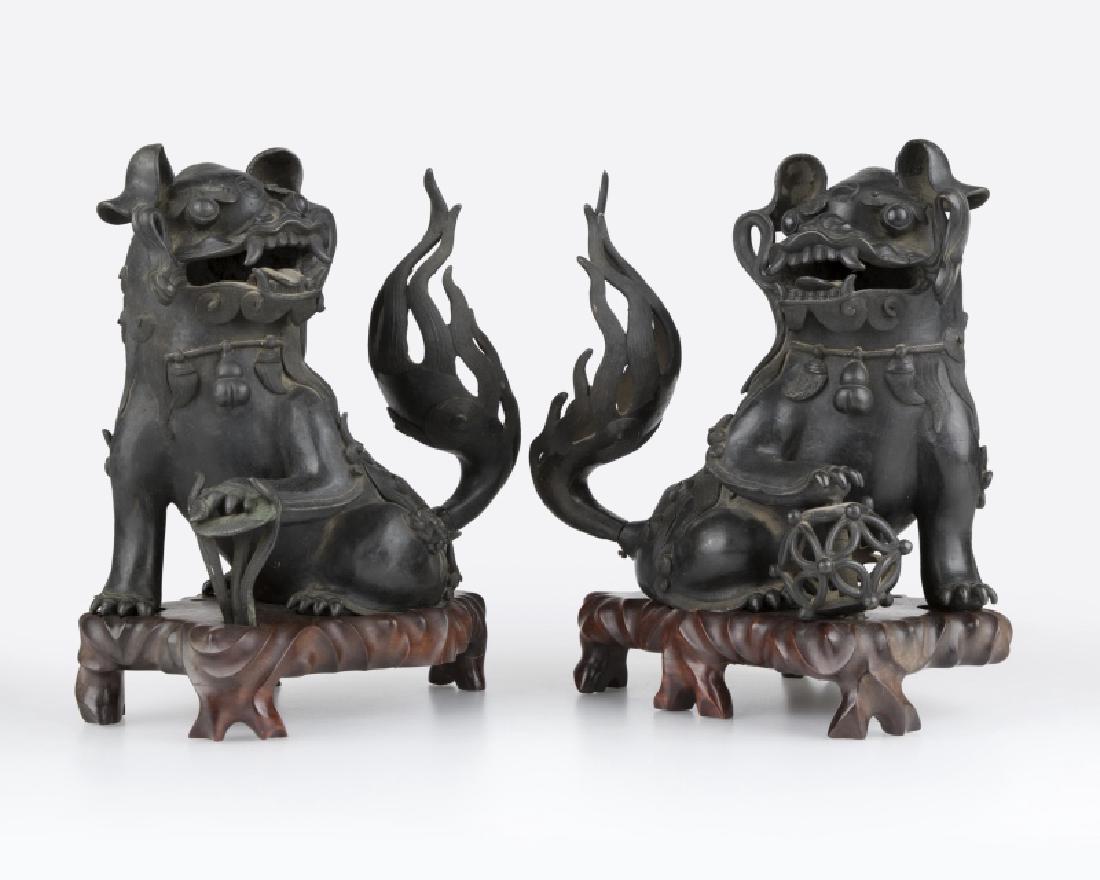 An opposing pair of Japanese bronze foo dogs (1 of 6)