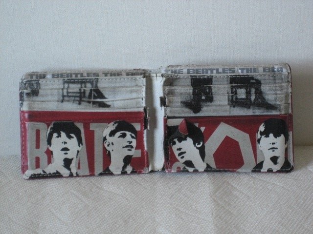 BEATLES VERY RARE LEATHER USED WALLET 70\': BEATLES VERY RARE LEATHER USED WALLET 70\' NEVER SEEN AN OTHER LIKE THIS COME FROM U K . COOL IN ANU BEATLES COLLECTION. !! WITH RARE INSIDE BETTLES RED WHITE AND BLACK CLOSE UP PHOTO !!