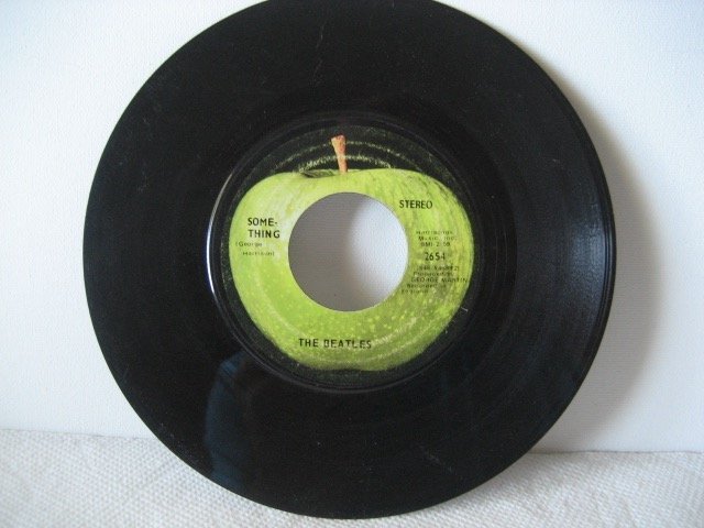 BEATLES APPLE RECORD SOMETHING - COME TOGETHER- 45RPM (1 of 3)