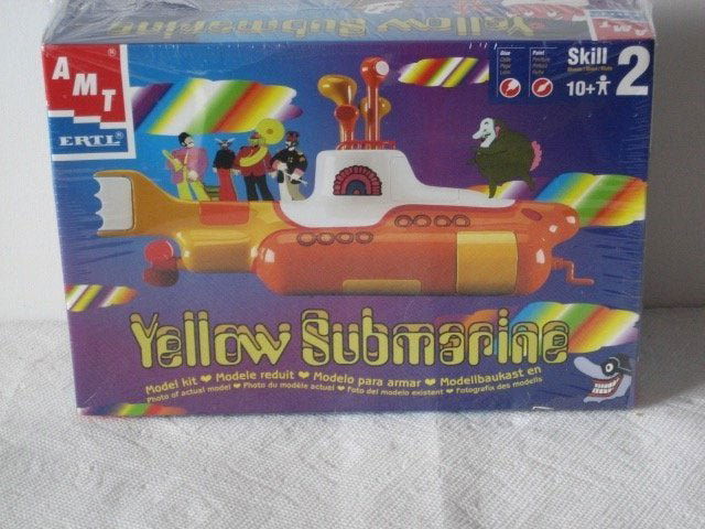 BEATLES YELLOW SUBMARINE MODEL 1999 AMT/ERTL MINT SEAL (1 of 2)