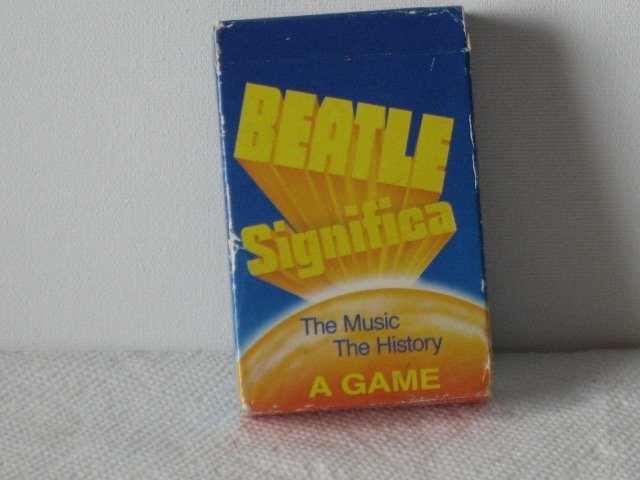 BEATLES RARE TREVIAS GAME BEATLE SIGNIFICA WHITE ALBUM (1 of 2)