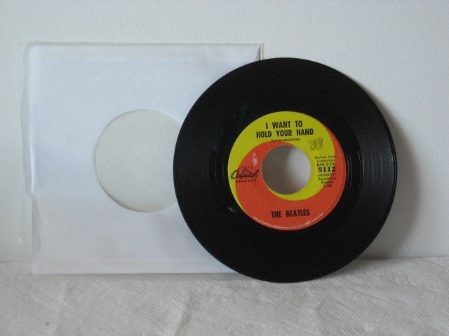 BEATLES ( I WANT TO HOLD YOUR HAND ) CAPITOL 5112 RARE: BEATLES ( I WANT TO HOLD YOUR HAND ) CAPITOL 5112 RARE. I SAW HER STANDING THERE !! COOL IN ANY BEATLES COLLECTION !