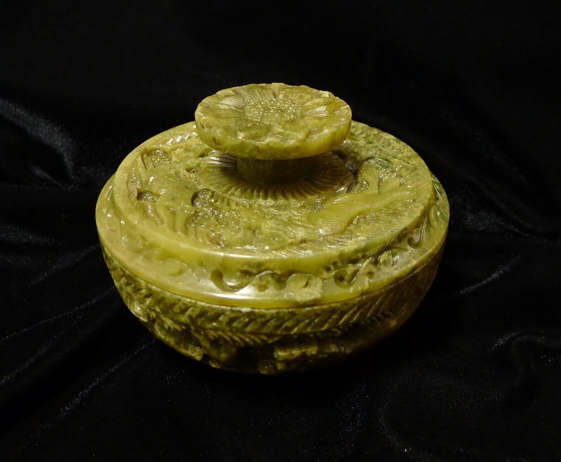 RARE BEAUTY CHINESE XIUYAN JADE JAR FINE COLOR: RARE BEAUTY CHINESE XIUYAN JADE JAR.Chinese Xiuyan jade very well carving jar, with cover, design with animal around, lion, deer & etc. Size: 3" H, 4.3" Dia, weight: 605 g. VERY NICE CONDITION