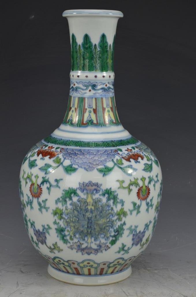 Exquisite Vintage Chinese Wucai Porcelain Vase Qing (1 of 6)