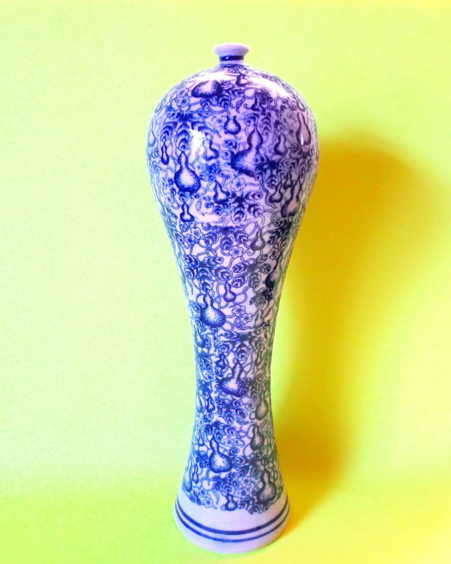 Rare Qianlong Chinese Antique Blue White Porcelain Vase (1 of 5)