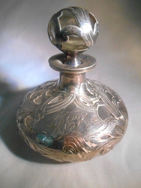 Black, Starr & Frost Rare silver Overlay Perfume Bottle: Black, Starr & Frost vintage silver overlay perfume bottle. Expertly crafted and simply beautiful. Does have monogram.Measurement: With top it's approx. 4 1/2" H x 4 1/2" W from the bugling side to bu