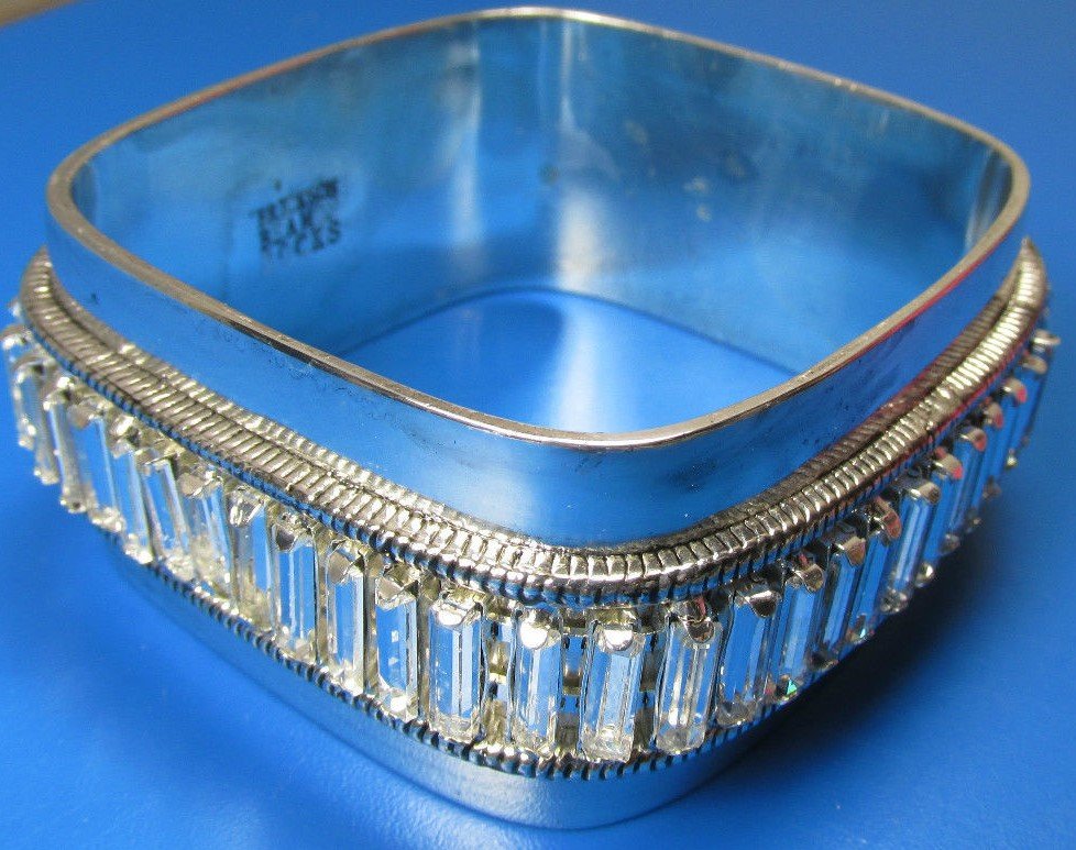 ERICKSON BEAMON BANGLE BRACELET: ERICKSON BEAMON ROCKS AWESOME BANGLE BRACELET 1.25" WIDE W/CRYSTAL BAGUETTE. Beautiful and in great condition.
