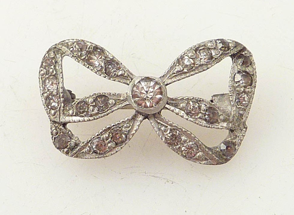 Fishel, Nessler & Co. Antique Brooch: Very Rare Antique Art Deco Fishel, Nessler & Co. Art Deco Rhinestone Paste Pave "Perfect Bow.