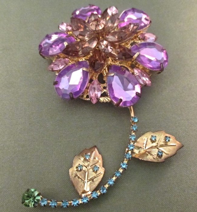 Erickson Beamon Brooch,Amethyst & Aqua Crystal: Estate find, ERICKSON BEAMON AMETHYST TOPAZ AQUA CRYSTAL FLOWER BROOCH PIN. THIS STUNNING ESTATE FIND HUGE VINTAGE ERICKSON BEAMAN LARGE 3 DIMENSIONAL FLOWER PIN BROOCH. GORGEOUS PIECE. IT MEASURES; 3