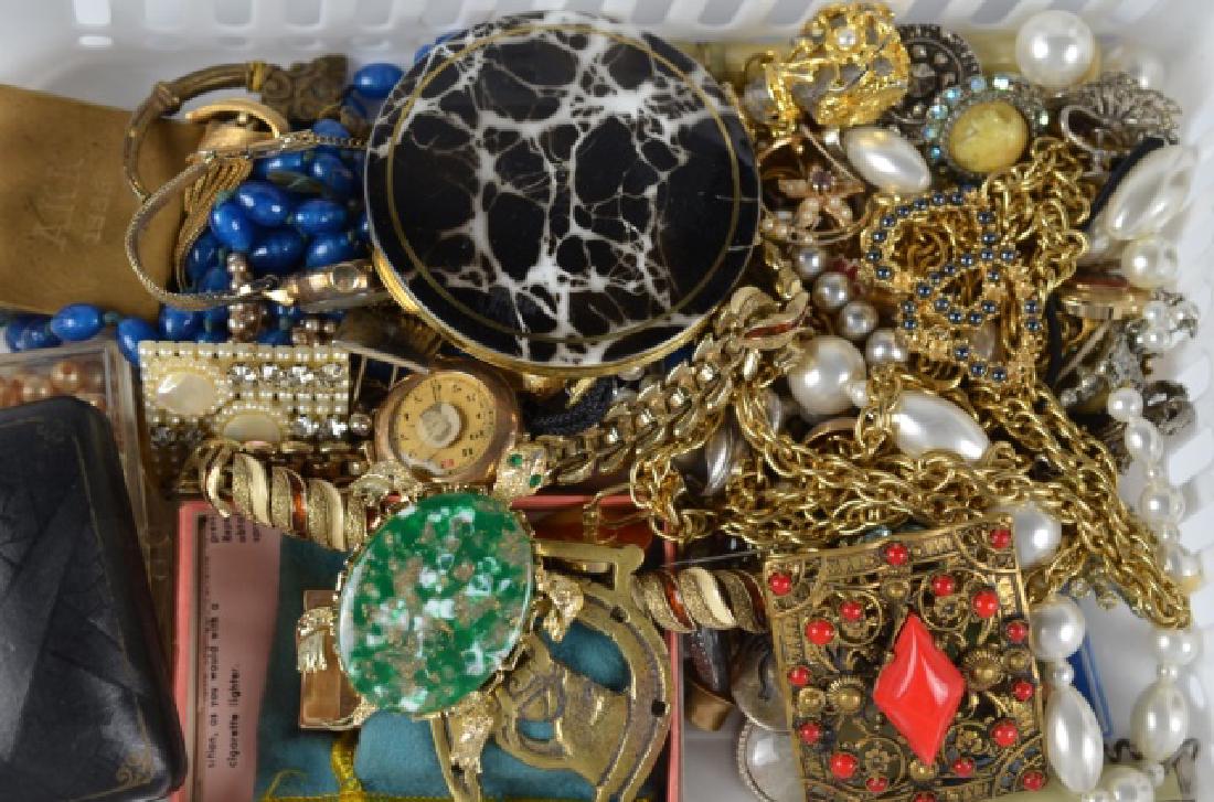 LOT OF ASSORTED JEWELLERY & ACCESSORIES (1 of 1)