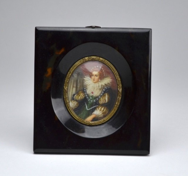 HAND PAINTED PORTRAIT MINIATURE: In the manner of Queen Elisabeth I. H: 5 in.(12.5 cm.) Good condition overall.