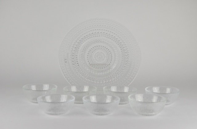 SET OF IITTALA FINNISH GLASS SERVERS: Comprised of seven bowls together with circular dish. D of dish: 31 cm. (12 in.)